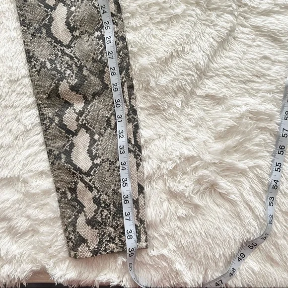 NWT H&M  HIGH WAISTED SNAKESKIN JEAN - Picture 14 of 15